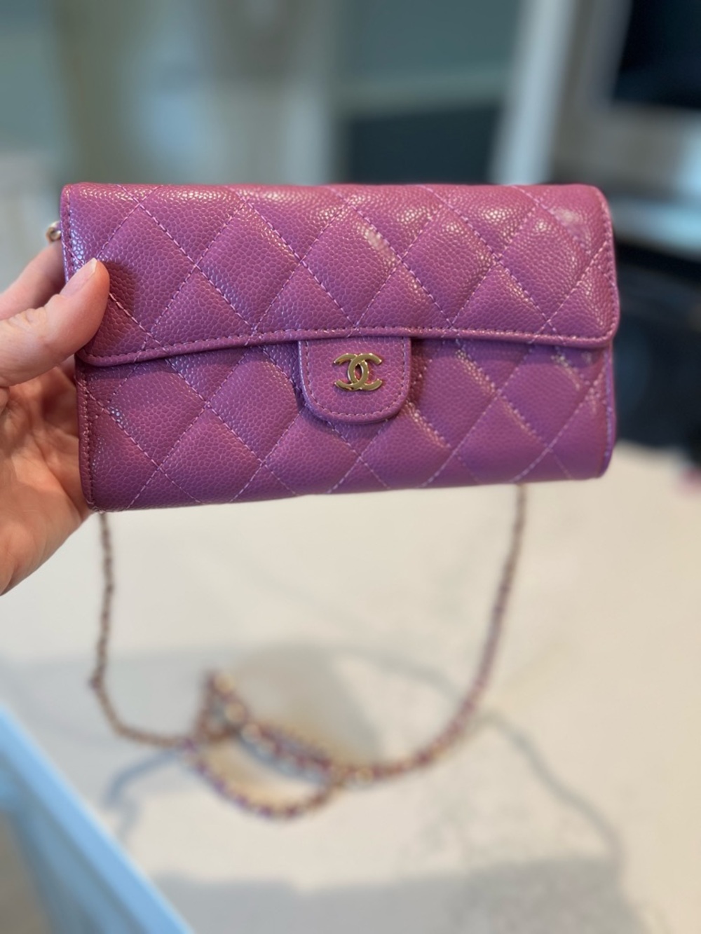 Gorgeous small, mauve, quilted crossbody with gold hardware 🌸 - Picture 3 of 12